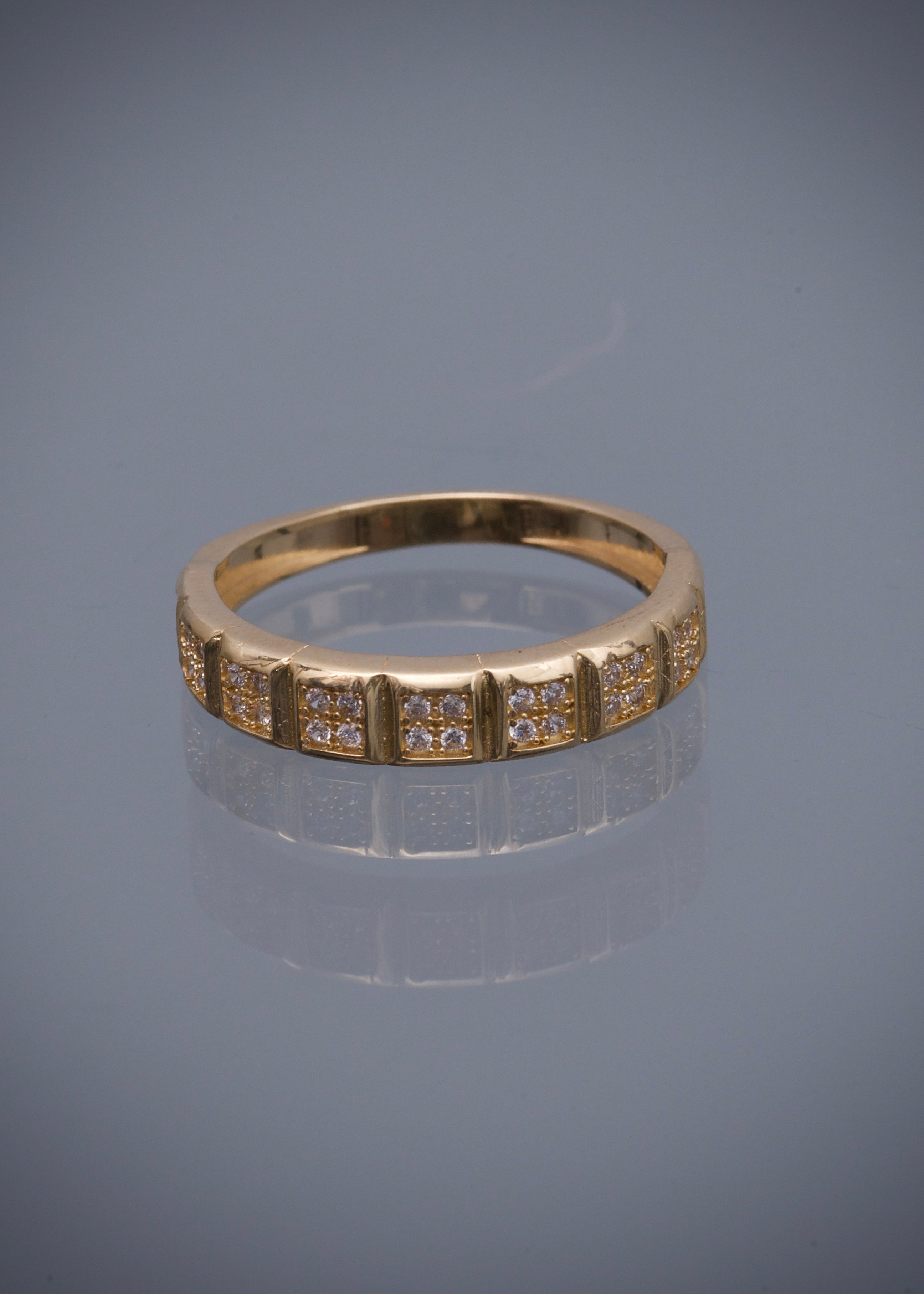Anillo con swarovski blanco 3gr / TALLA 7 1/2 / Oro Amarillo Nac B