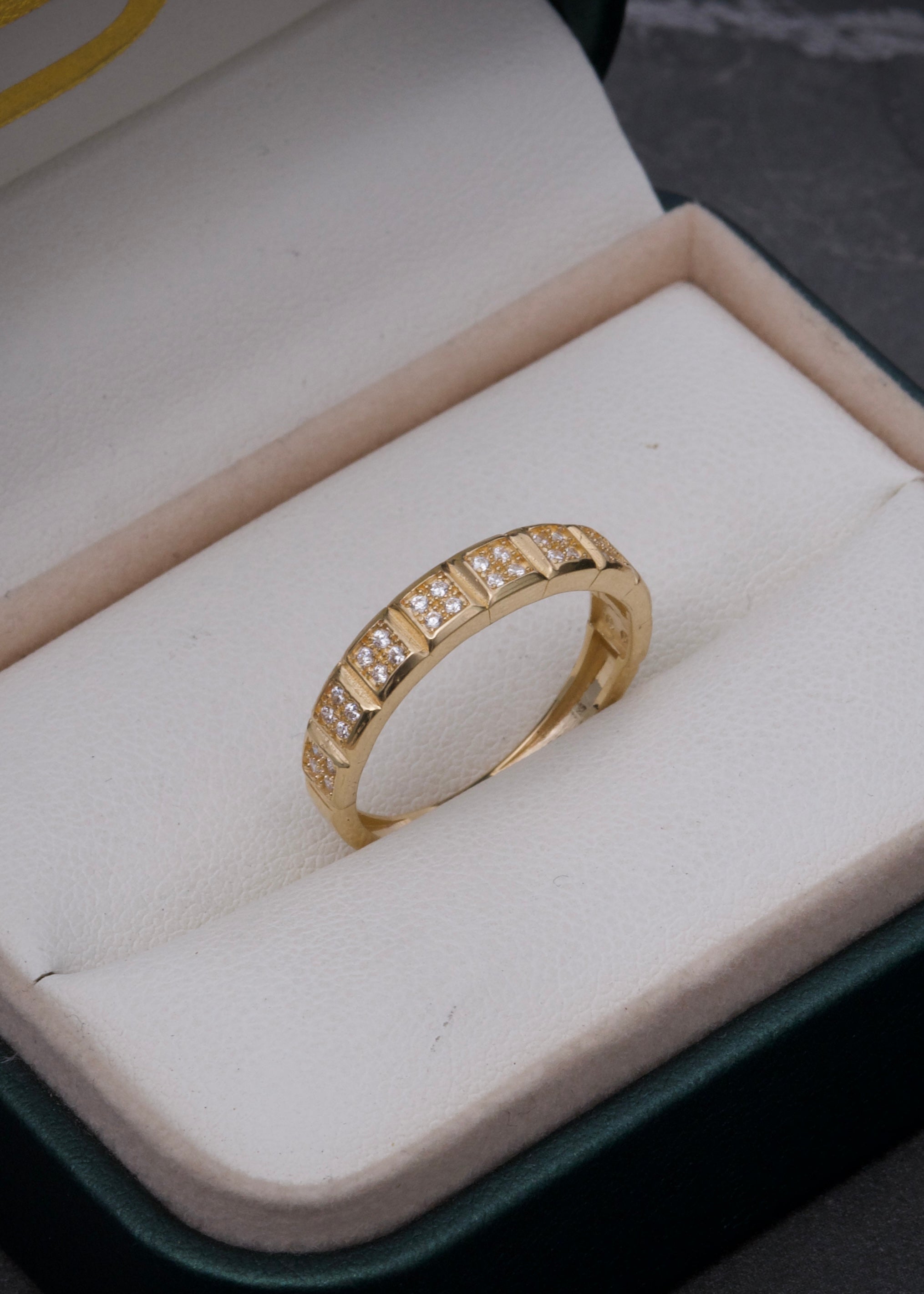 Anillo con swarovski blanco 3gr / TALLA 7 1/2 / Oro Amarillo Nac B