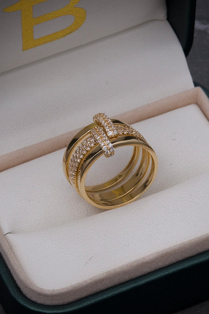 Anillo con swarovski blanco 6.8gr / TALLA 6 3/4 / Oro Amarillo Nac B