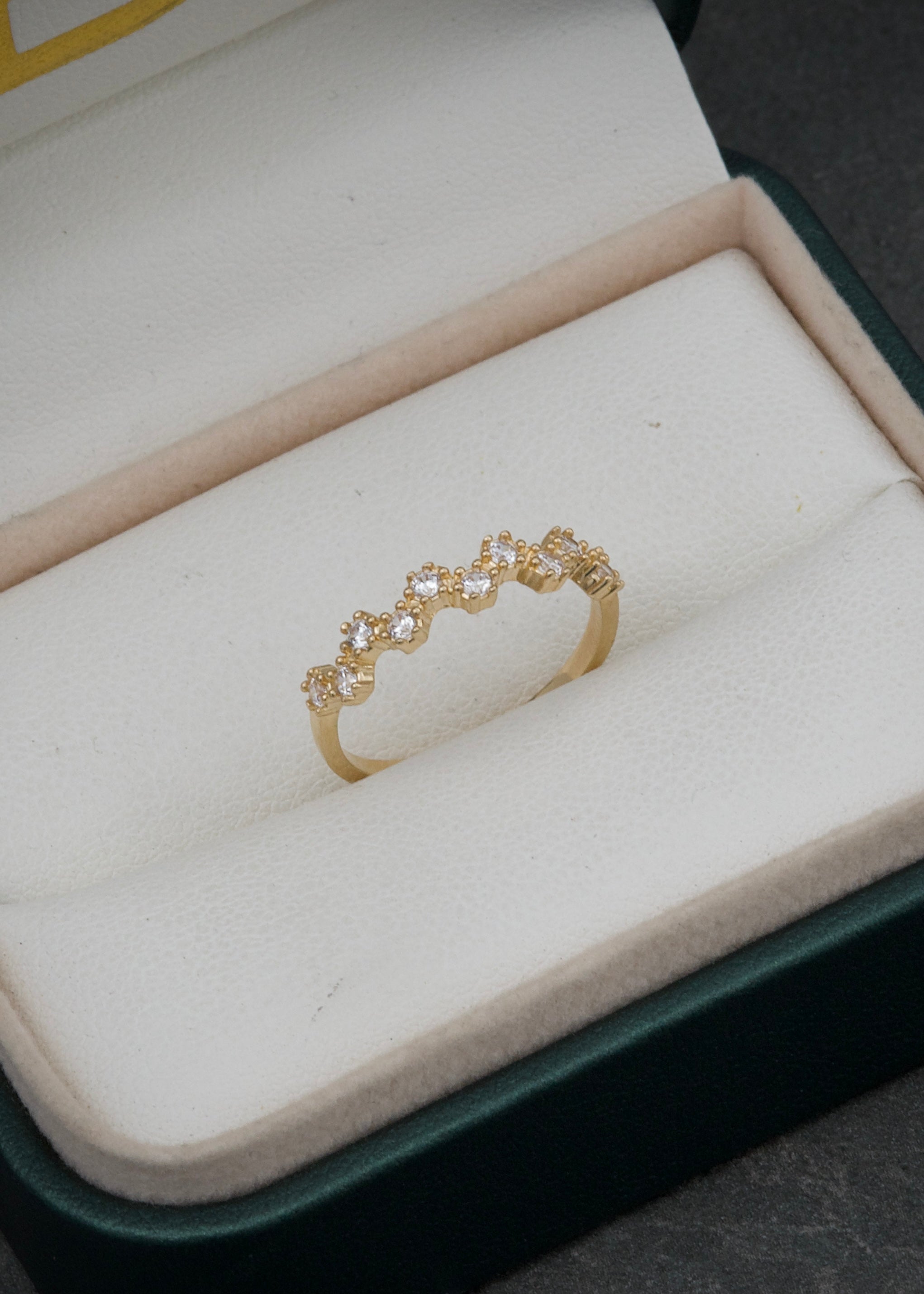 Anillo con swarovski blanco 1.85gr / TALLA 6 1/4 / Oro Amarillo Nac B