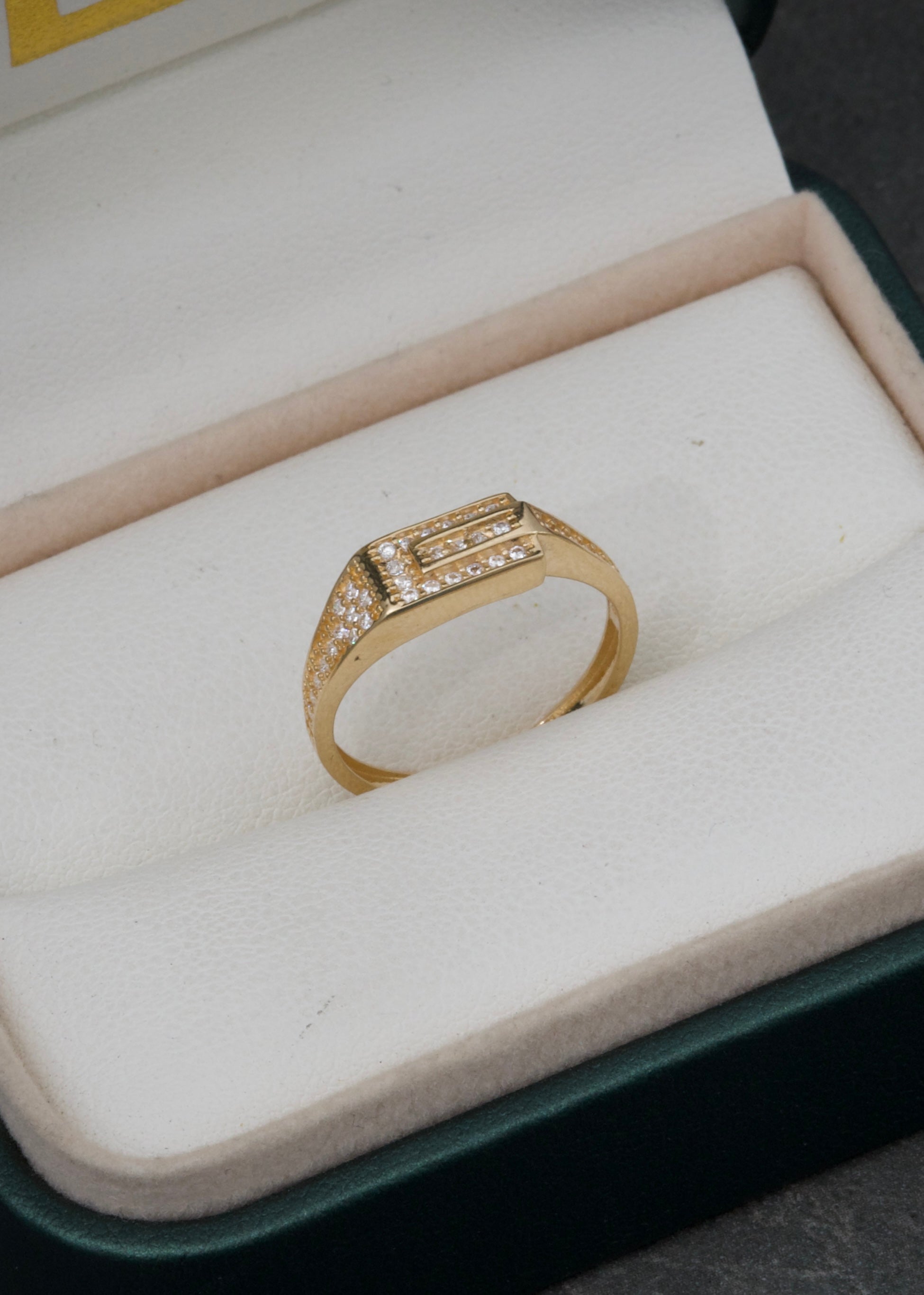 Anillo con swarovski blanco 2.4gr / TALLA 7 / Oro Amarillo Nac M