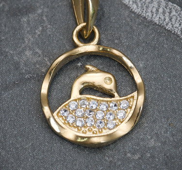 Dije Medalla De Delfin Con Swarovski Blanco 1.1gr / Largo 2.0cm / Oro Amarillo Nac M