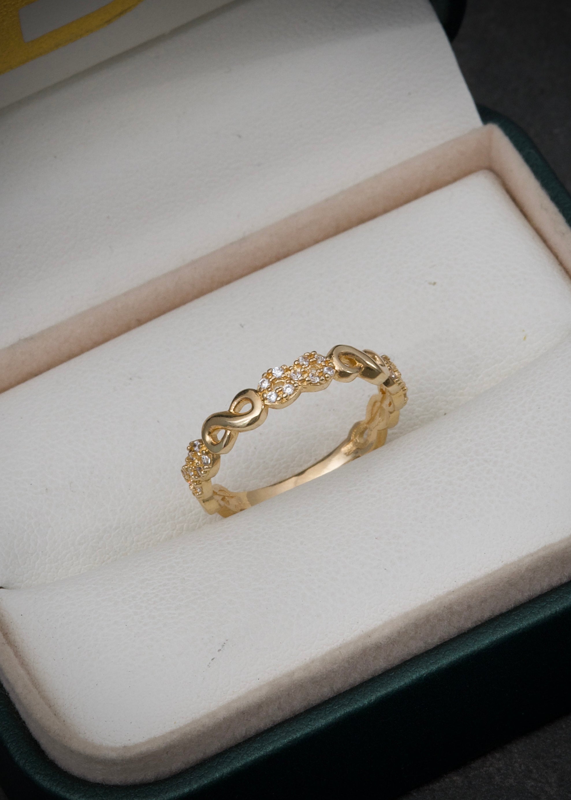 Anillo infinito con swarovski blanco 2.3gr / TALLA 5 3/4 / Oro Amarillo Nac B