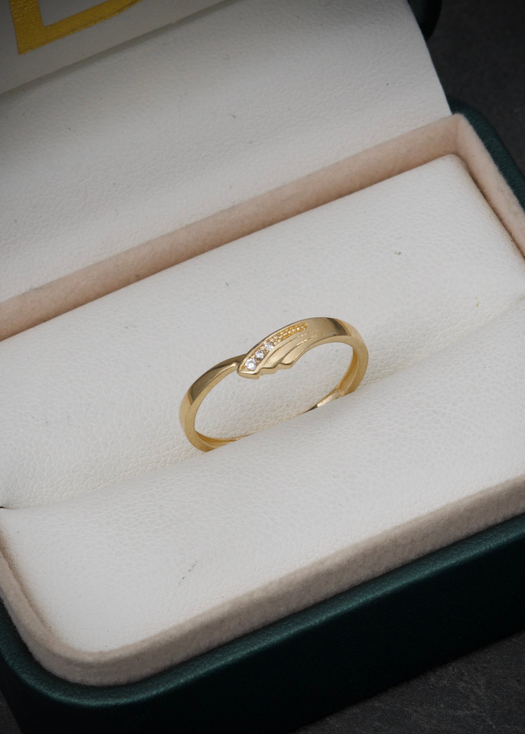 Anillo con swarovski blanco 1.6gr / TALLA 7 3/4 / Oro Amarillo Nac P