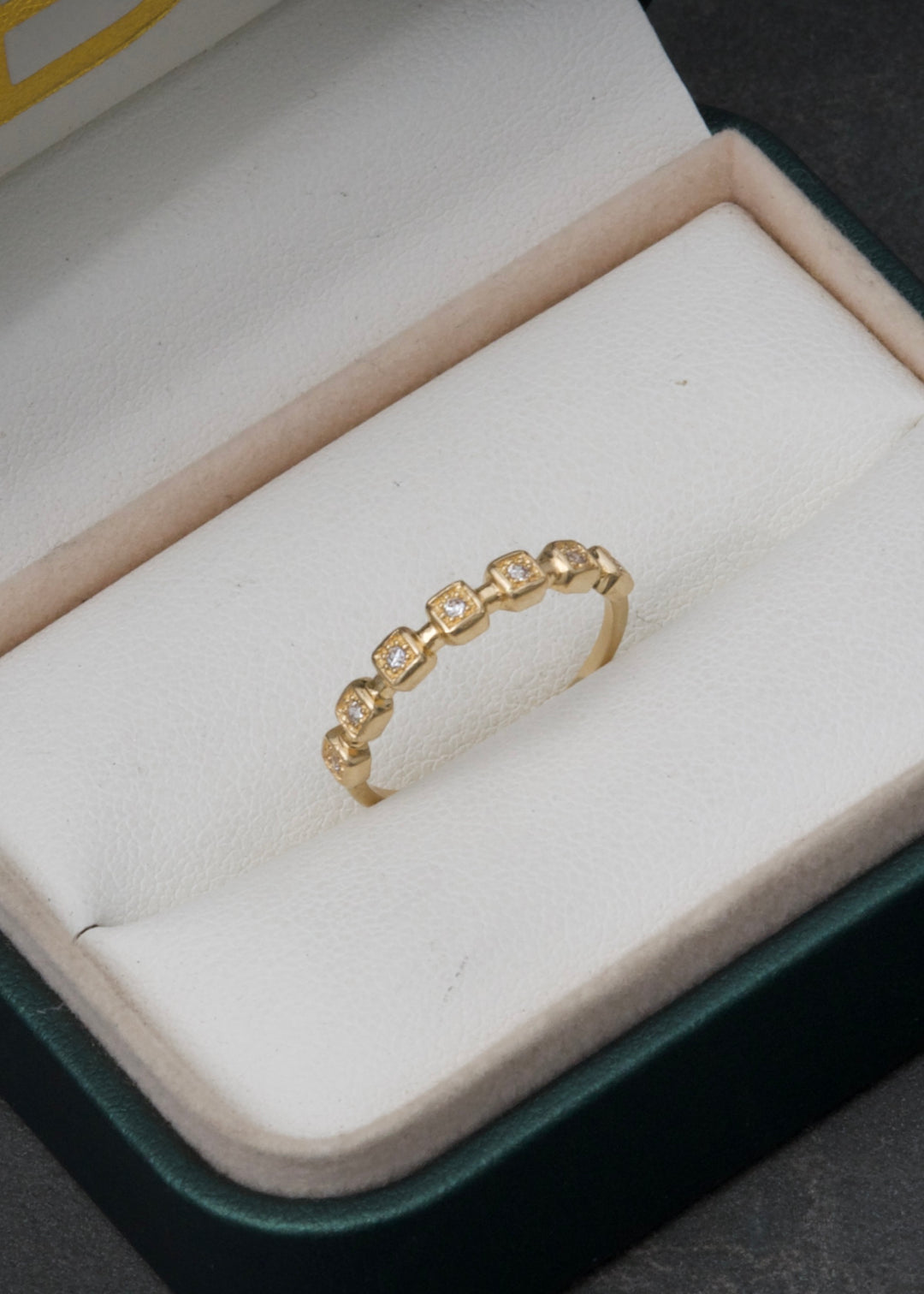 Anillo con swarovski blanco 1.75gr / Talla 7 1/4 — Oro Amarillo
