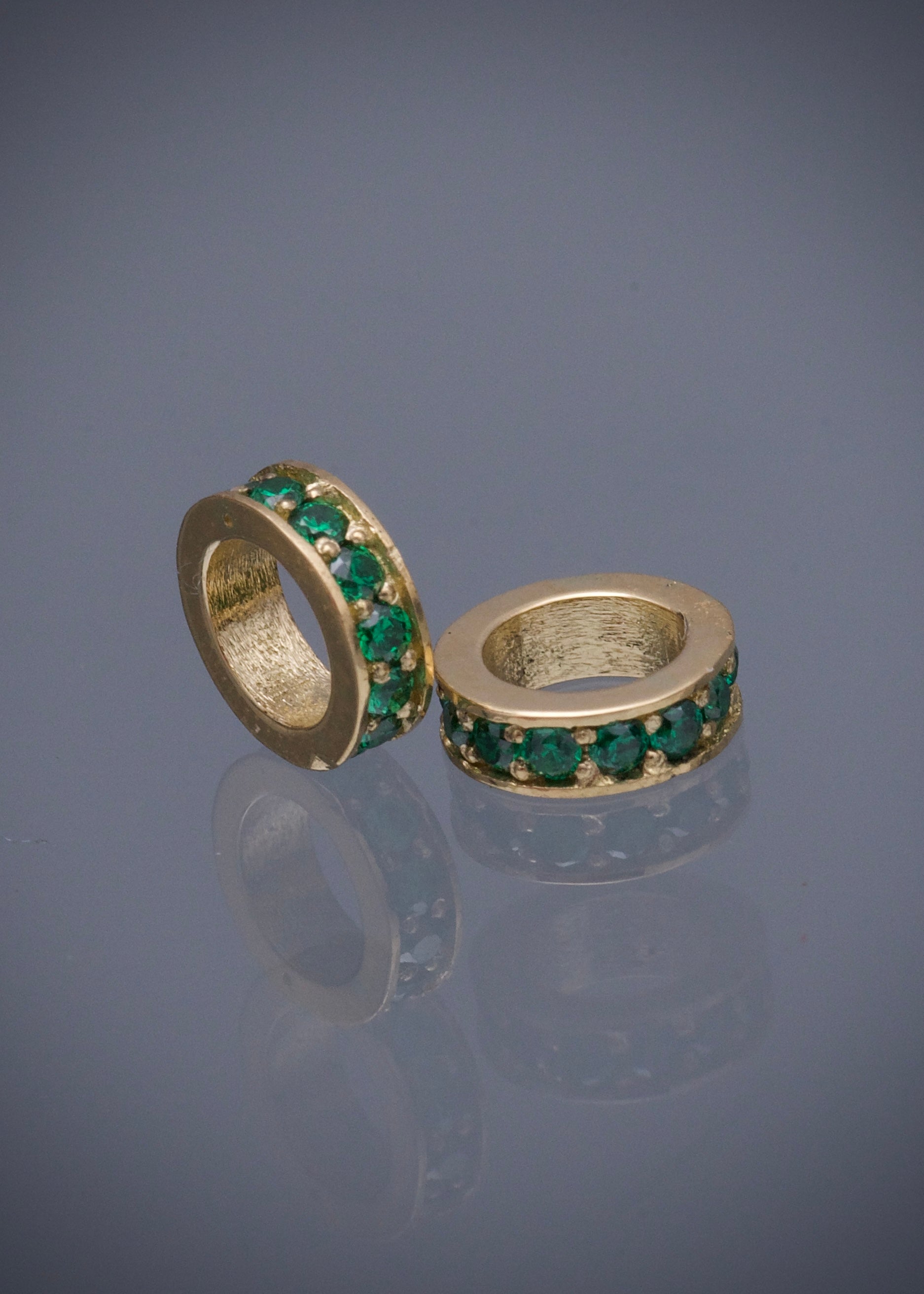 Herraje con swarovski verde 0.55gr / Largo 0.7cm / Oro Amarillo Nac B