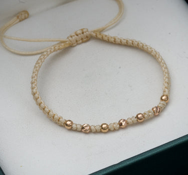 Pulsera en hilo beige con bolas lisas y diamantadas 3mm 0.35gr / Oro Rosado (Joya) M