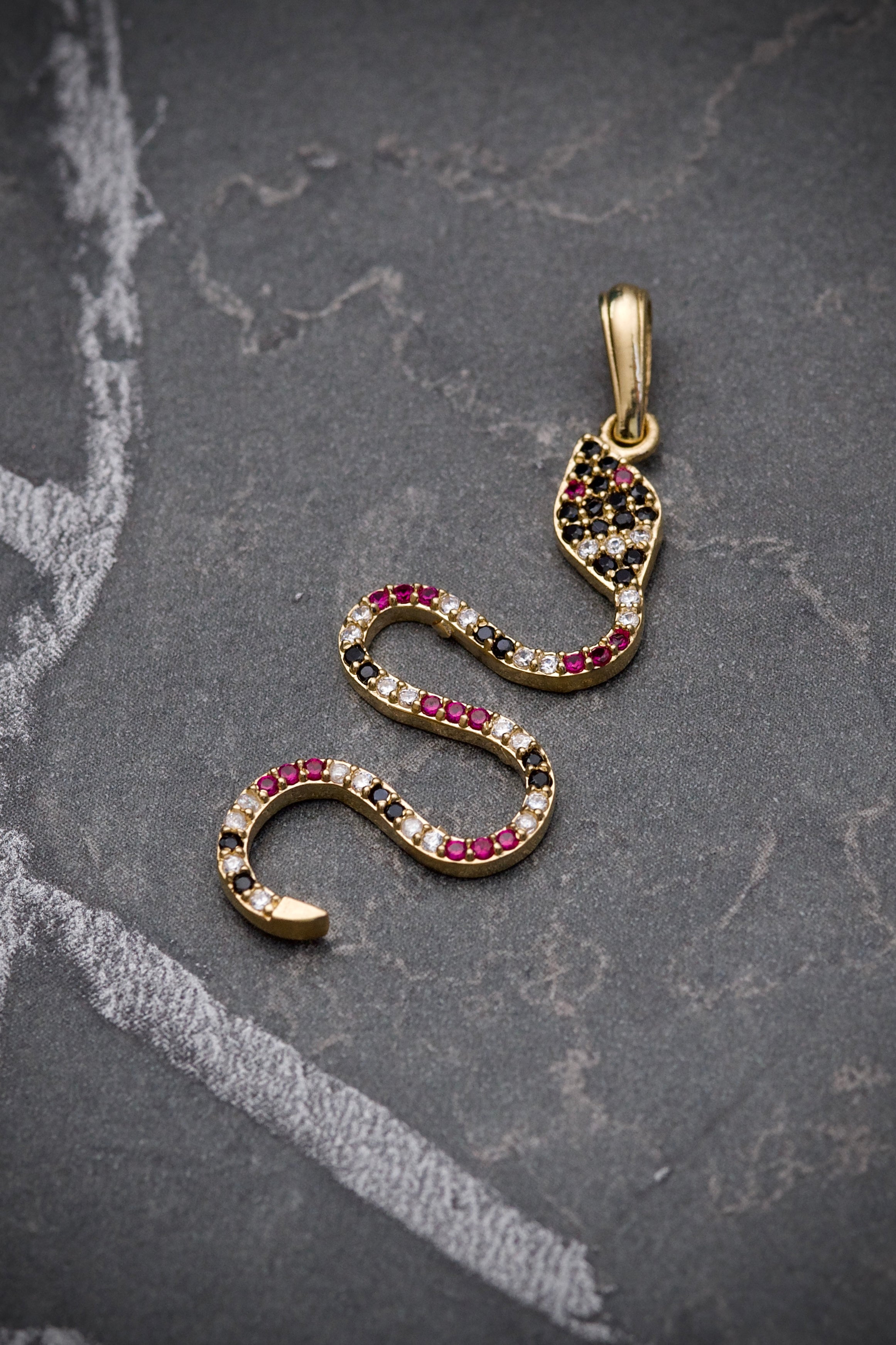 Dije de serpiente 2.3gr / 4cm / Oro Amarillo Nac B