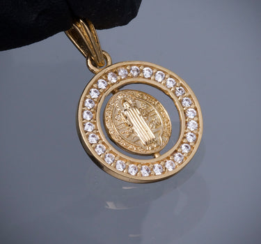 Dije san benito con swarovski blanco 2.05gr / Largo 2.2cm / Oro Amarillo Nac B