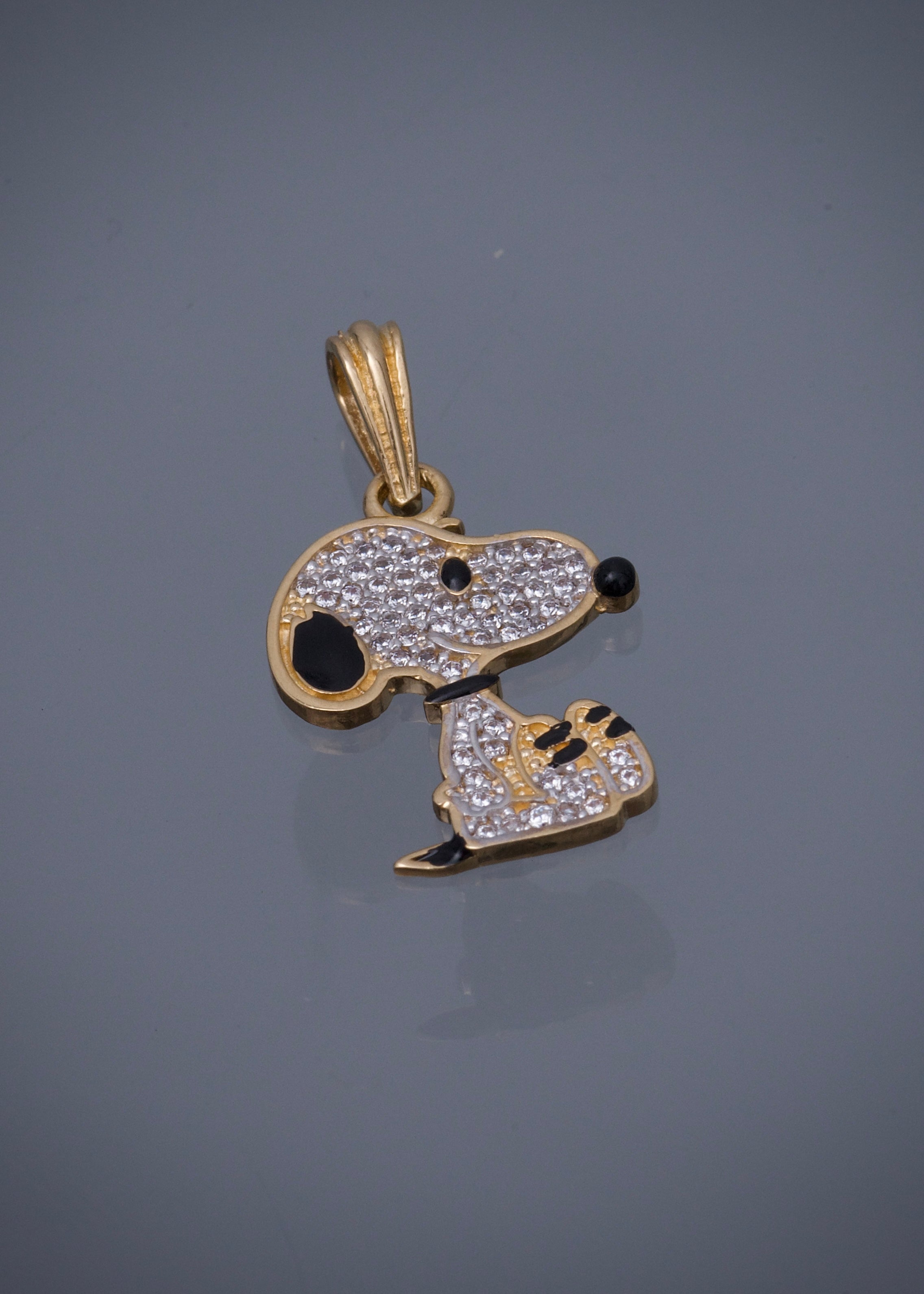Dije snoopy con swarovksi blanco 1.9gr / Largo 2.4cm / Oro Amarillo Nac B