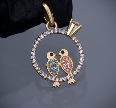 Dije de pajaros con swarovski multicolor 2.3gr / Largo 2.6cm / Oro Amarillo Nac B