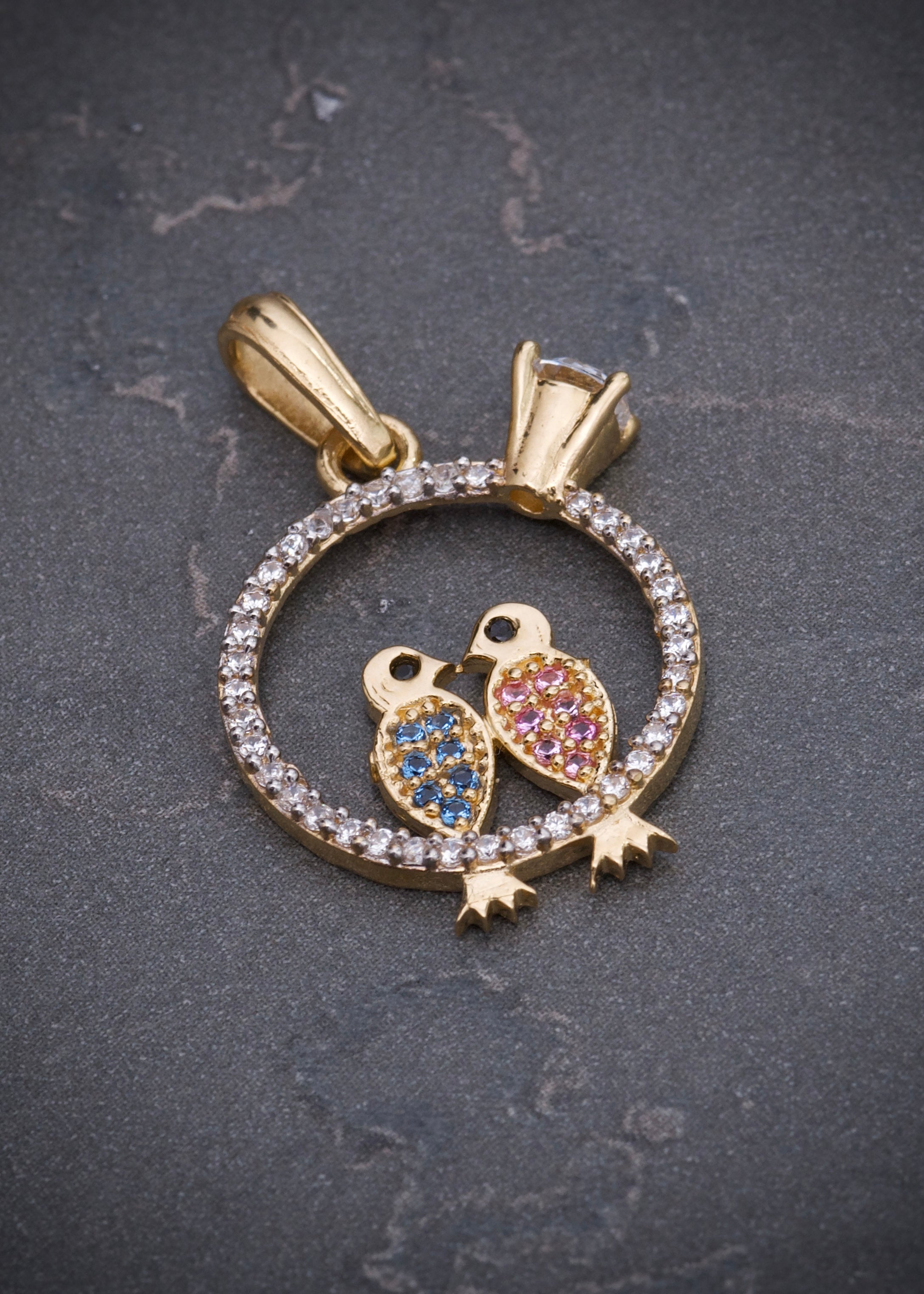 Dije de pajaros con swarovski multicolor 2.3gr / Largo 2.6cm / Oro Amarillo Nac B