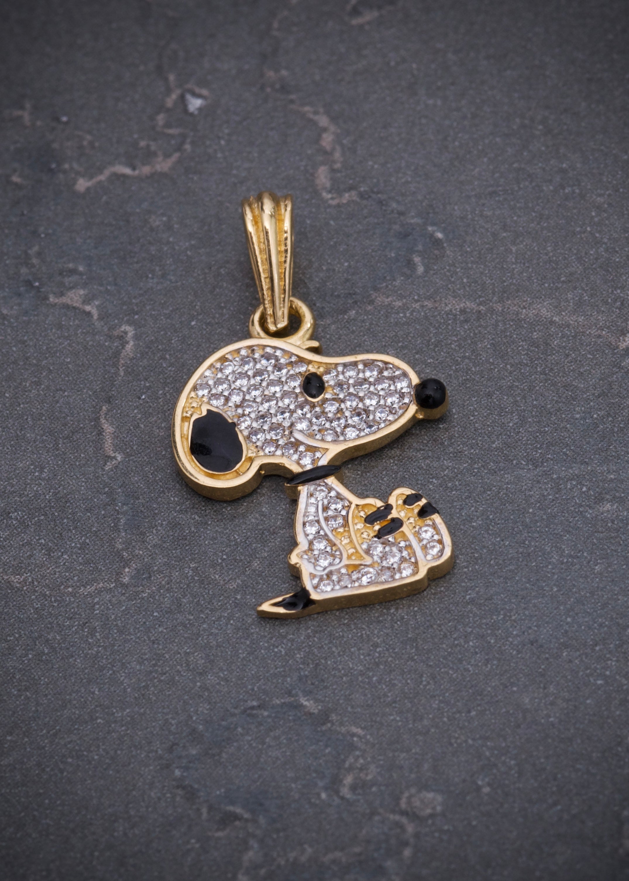 Dije snoopy con swarovksi blanco 1.9gr / Largo 2.4cm / Oro Amarillo Nac B
