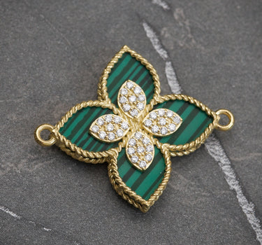 Herraje lucky clover piedra verde con swarovski blanco 1.9gr / Largo 2cm / Oro Amarillo Nac B