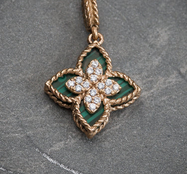 Dije lucky clover piedra verde con swarovski blanco 1.25gr / Largo 2cm / Oro Rosado Nac P