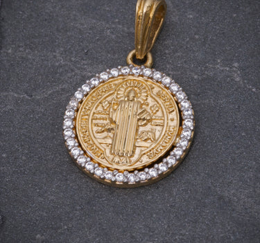 Dije san benito con swarovski blanco 2.3gr / Largo 2.2cm / Oro Amarillo Nac P