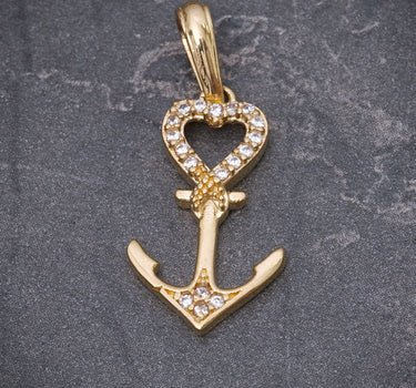 Dije ancla en corazon con swarovski blanco 1.35gr / Largo 2.4cm / Oro Amarillo Nac M