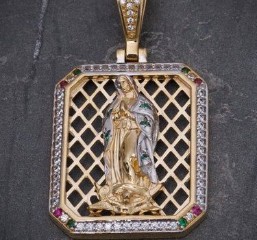 Dije placa virgen de guadalupe con swarovski multicolor 10.7gr / Largo 4.7cm / Oro Amarillo Nac M