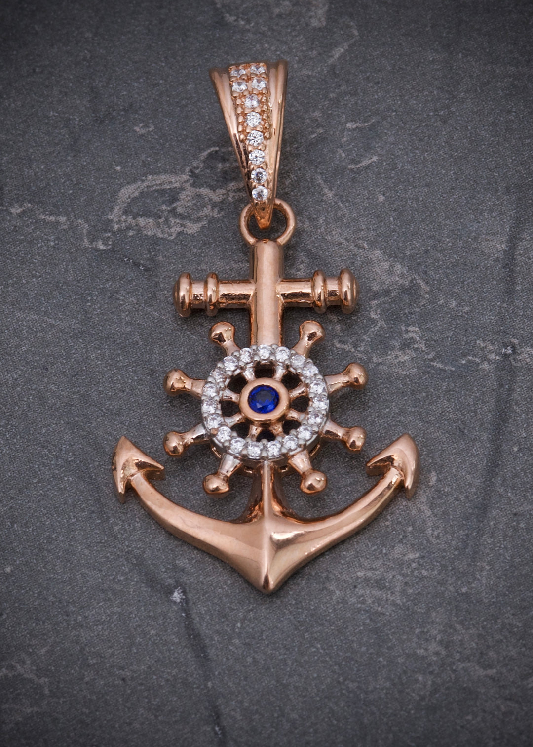 Dije ancla con swarovski azul y blanco 4.05gr / Largo 4.3cm — Oro Rosado