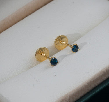 Topos con 16pts de diamante azul 0.5gr / Largo 1 cm / Oro Amarillo (Joya) B