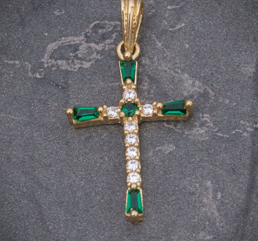 Dije cruz con swarovski verde y blanco 1.7gr / Largo 3cm / Oro Amarillo Nac M
