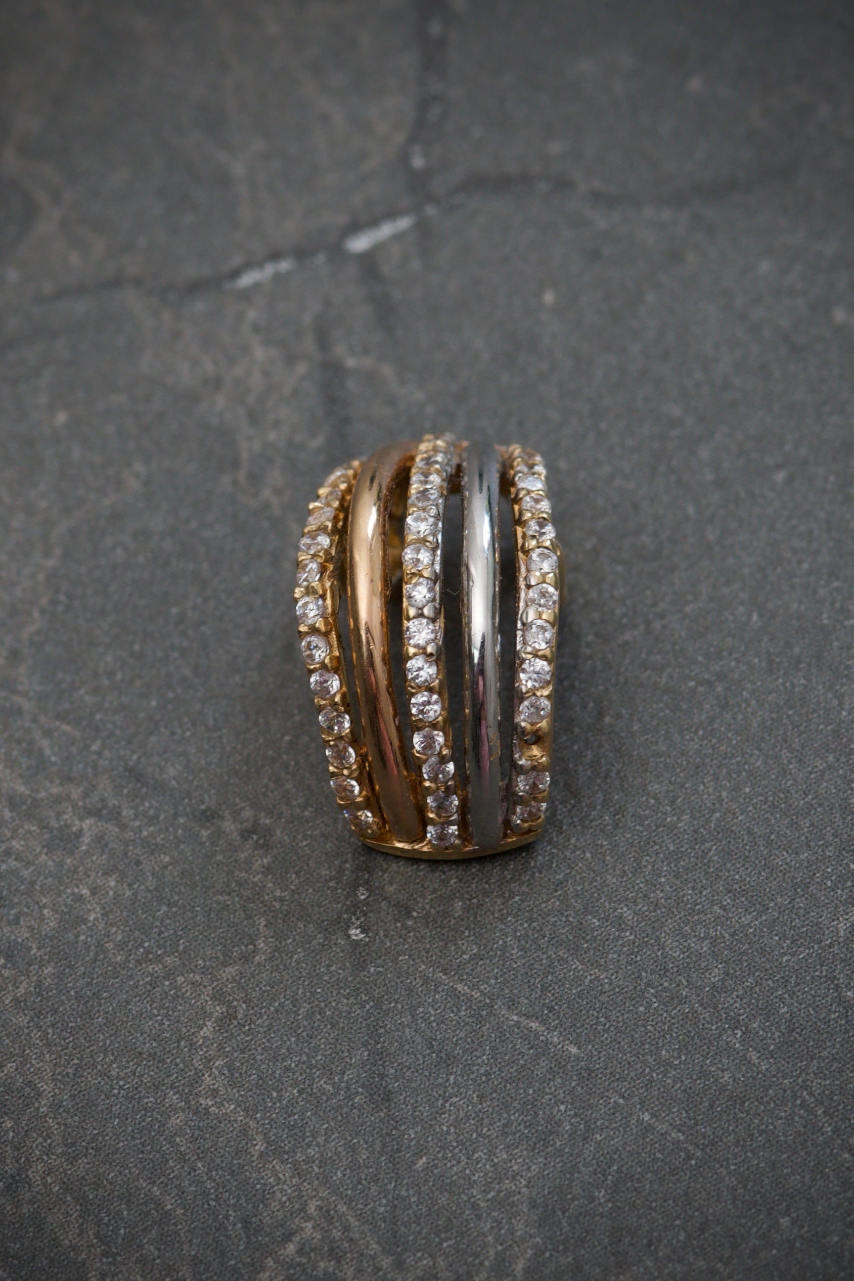 Dije con swarovski 1.75gr / 1.4cm / Tres Oros Nac B
