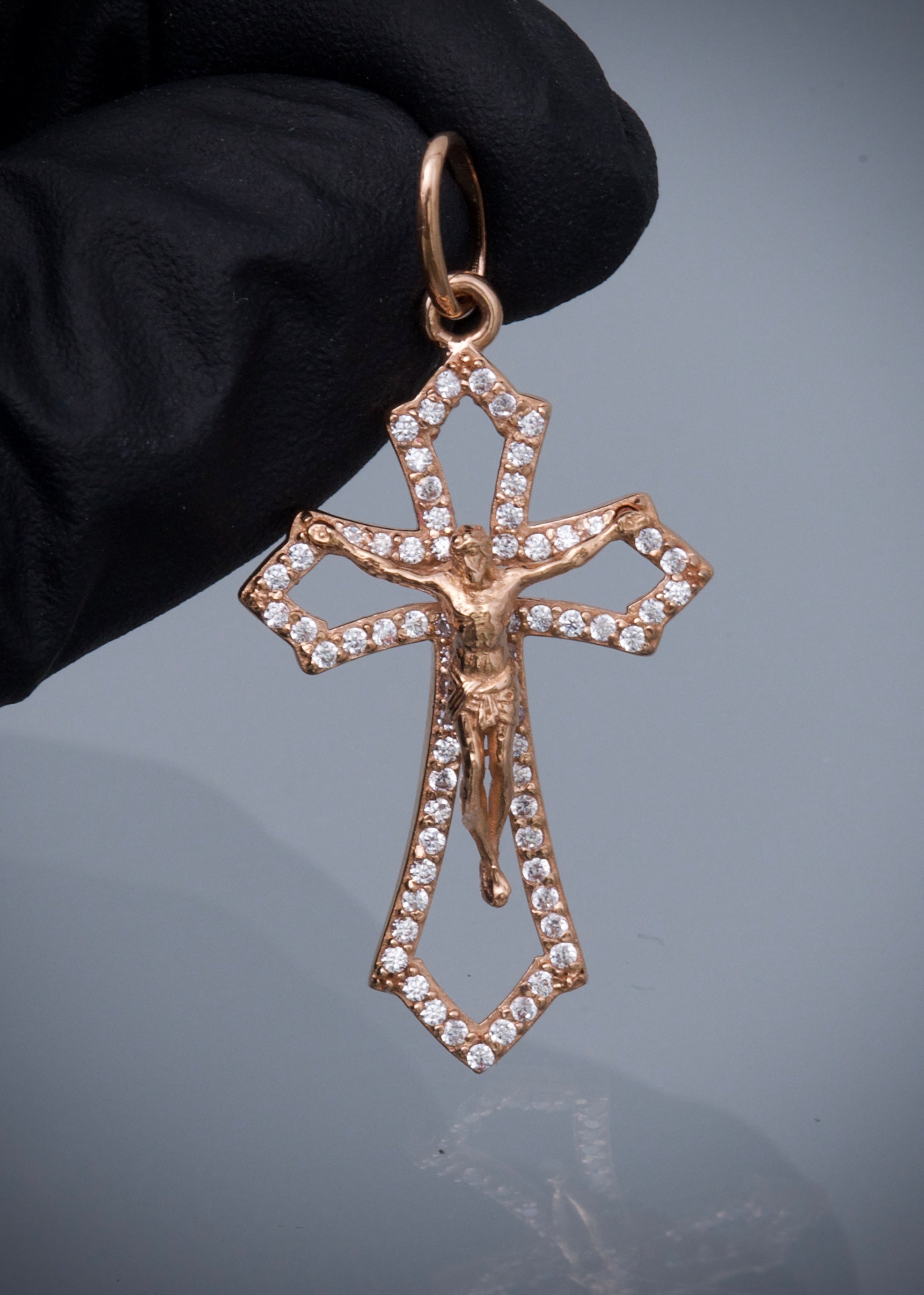 Dije cruz con swarovski blanco 2.1gr / Largo 3.5cm / Oro Rosado Nac P