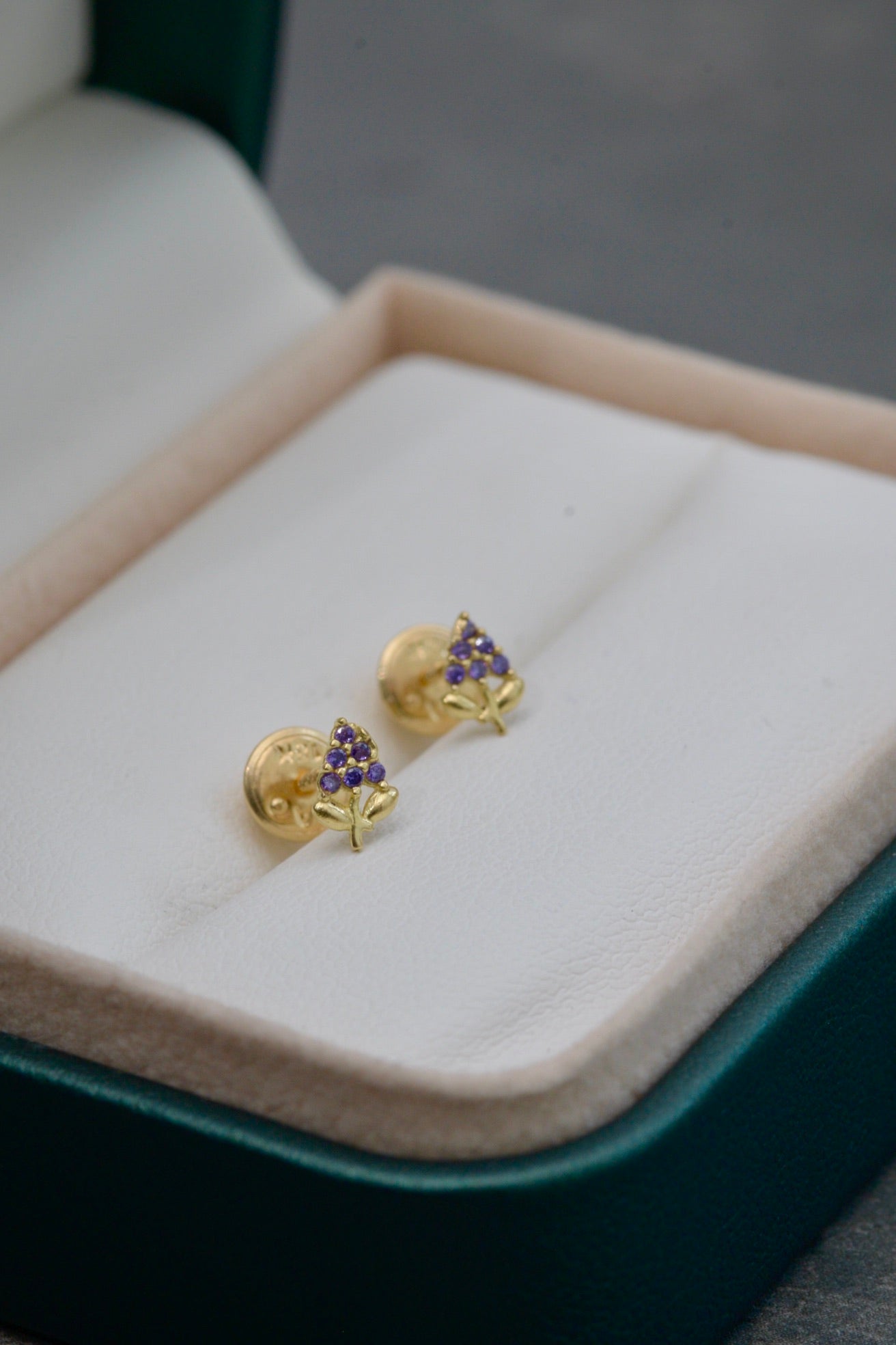 Topos de uvas con swarovski morado 0.6gr / Oro Amarillo Nac B