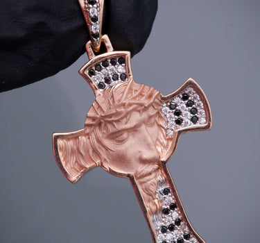 Dije cruz cara jesus swarovski negro y blanco 6.1gr / Largo 4.3cm / Oro Rosado Nac M