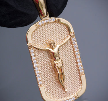 Dije placa cristo  swarovski blanco 6.25gr / Largo 4cm / Oro Amarillo Nac M