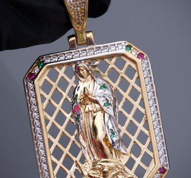Dije placa virgen de guadalupe con swarovski multicolor 10.7gr / Largo 4.7cm / Oro Amarillo Nac M