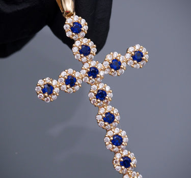 Dije cruz con swarovski azul y blanco 2.95gr / Largo 4.2cm / Oro Amarillo Nac M