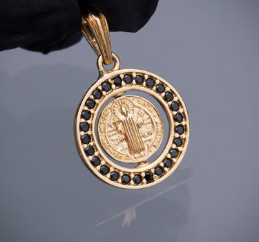 Dije san benito con swarovski negro 2gr / Largo 2.3cm / Oro Amarillo Nac M