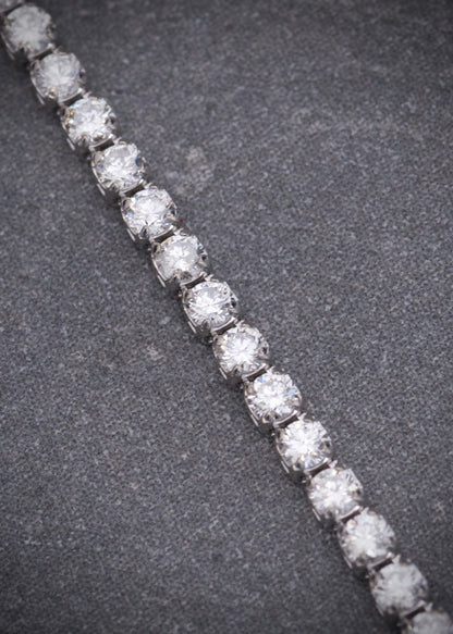 Pulso tenis con 122pts de diamantes blancos 2.05gr / Largo 17.5cm / Oro Blanco (Joya) B
