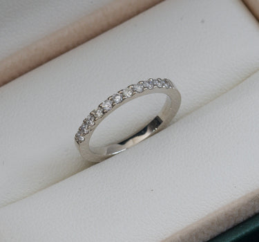 Anillo con 22pts de diamante blanco 2.4gr Talla: 4 1/2 / Oro Blanco (Joya) B