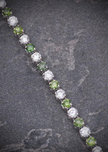Pulso tenis con 126pts de diamantes verdes y blancos 2.1gr / Largo 18cm / Oro Blanco (Joya) B