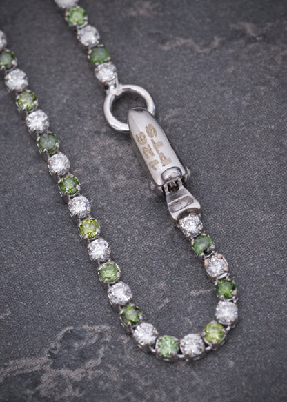 Pulso tenis con 126pts de diamantes verdes y blancos 2.1gr / Largo 18cm / Oro Blanco (Joya) B