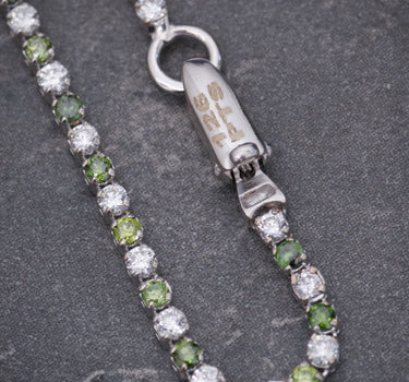 Pulso tenis con 126pts de diamantes verdes y blancos 2.1gr / Largo 18cm / Oro Blanco (Joya) B