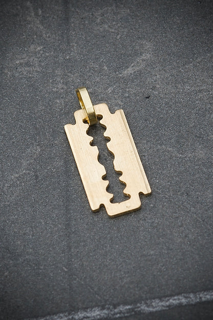 Dije de cuchilla 1.1gr / Largo 2cm / Oro Amarillo Nac B