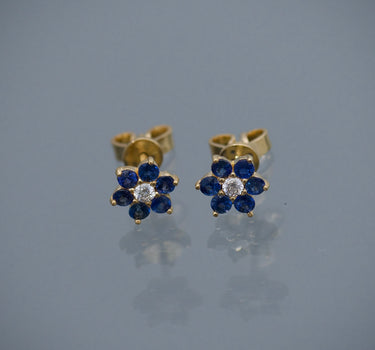 Topos flor con 35pts de zafiro y diamante blanco   1.5gr / Largo 0.6cm / Oro Amarillo (Joya) B