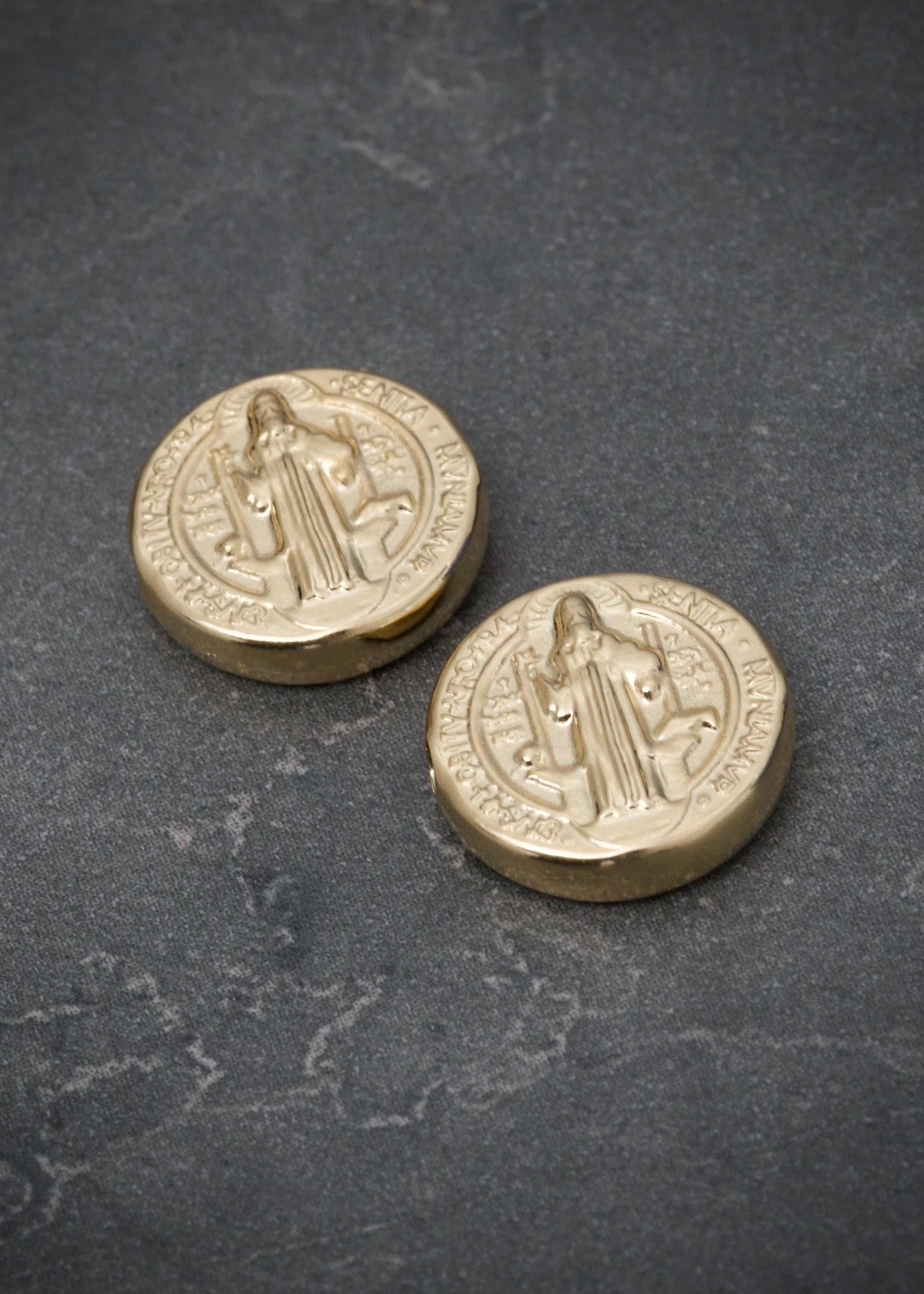 Herraje San Benito 0.8gr / Largo 1.2cm / Oro Amarillo Nac B