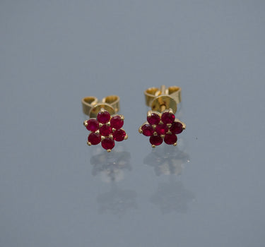 Topos flor con 35pts de rubie 1.5gr / Largo 0.5cm / Oro Amarillo (Joya) M