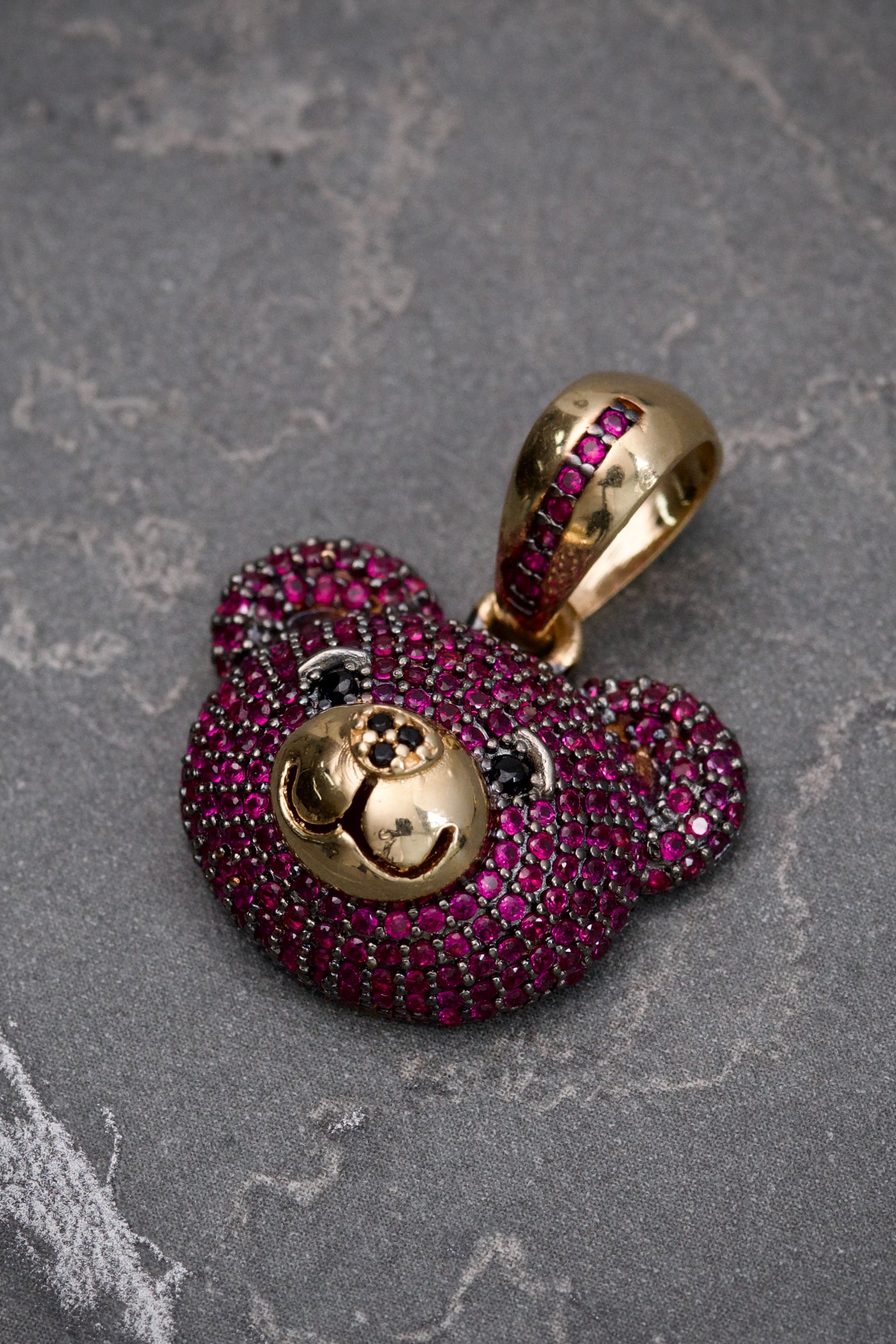 Dije de oso con swarovski fucsia 5.4gr / 2.6cm / Oro Amarillo Nac M