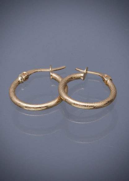 Candongas con grabado 1.3gr / Largo 1.9cm / Oro Amarillo Nac B