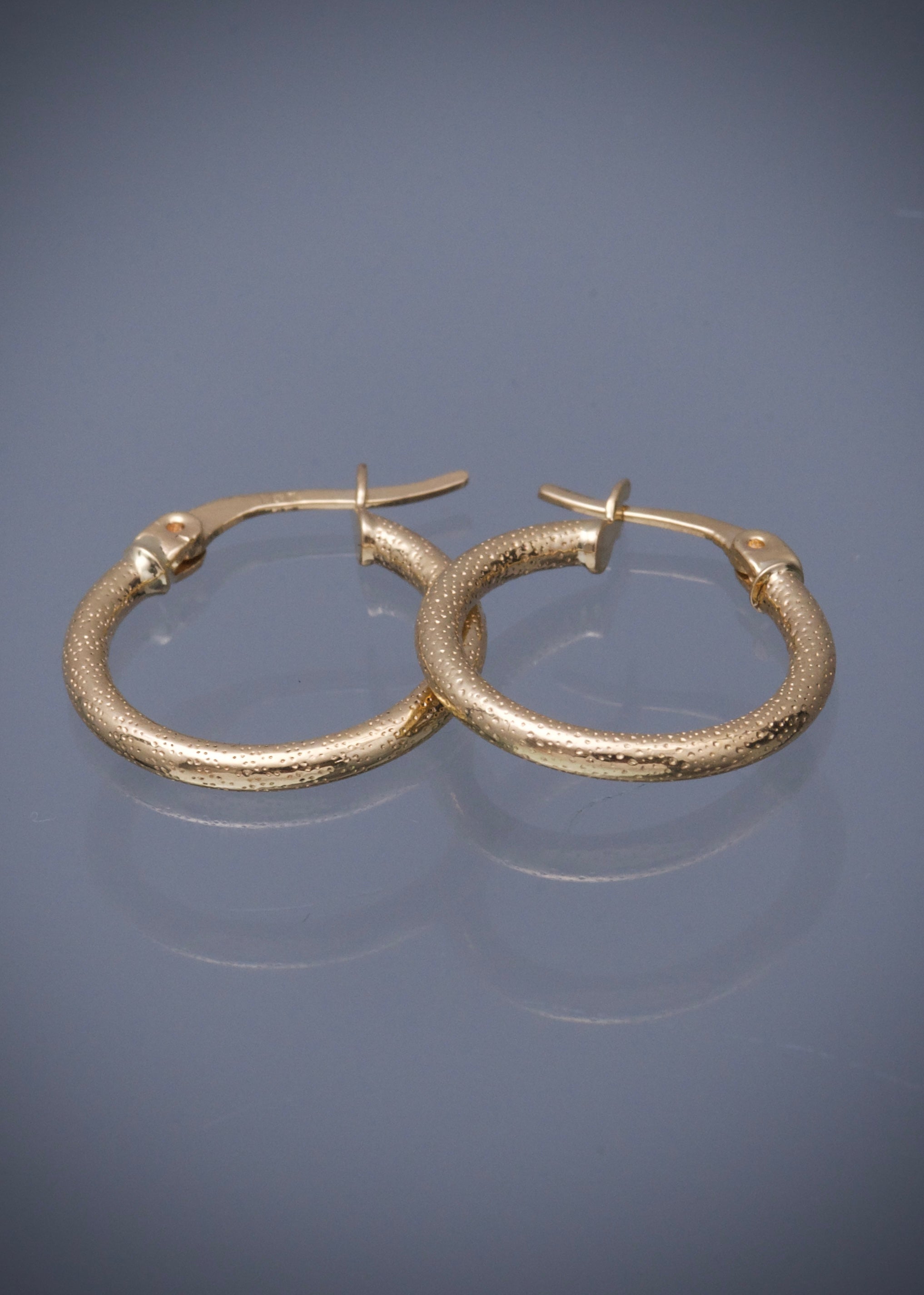 Candongas con grabado 1.35gr / Largo 1.9cm / Oro Amarillo Nac B