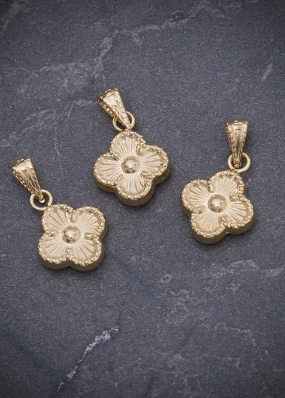Dije lucky clover 0.4gr / Largo 1.5cm / Oro Amarillo Nac B