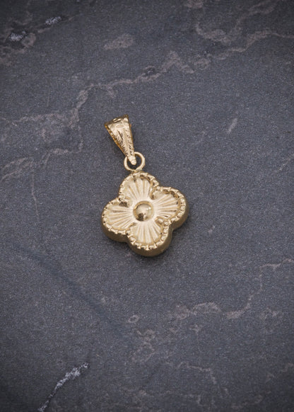 Dije lucky clover 0.65gr / Largo 1.7cm / Oro Amarillo Nac B