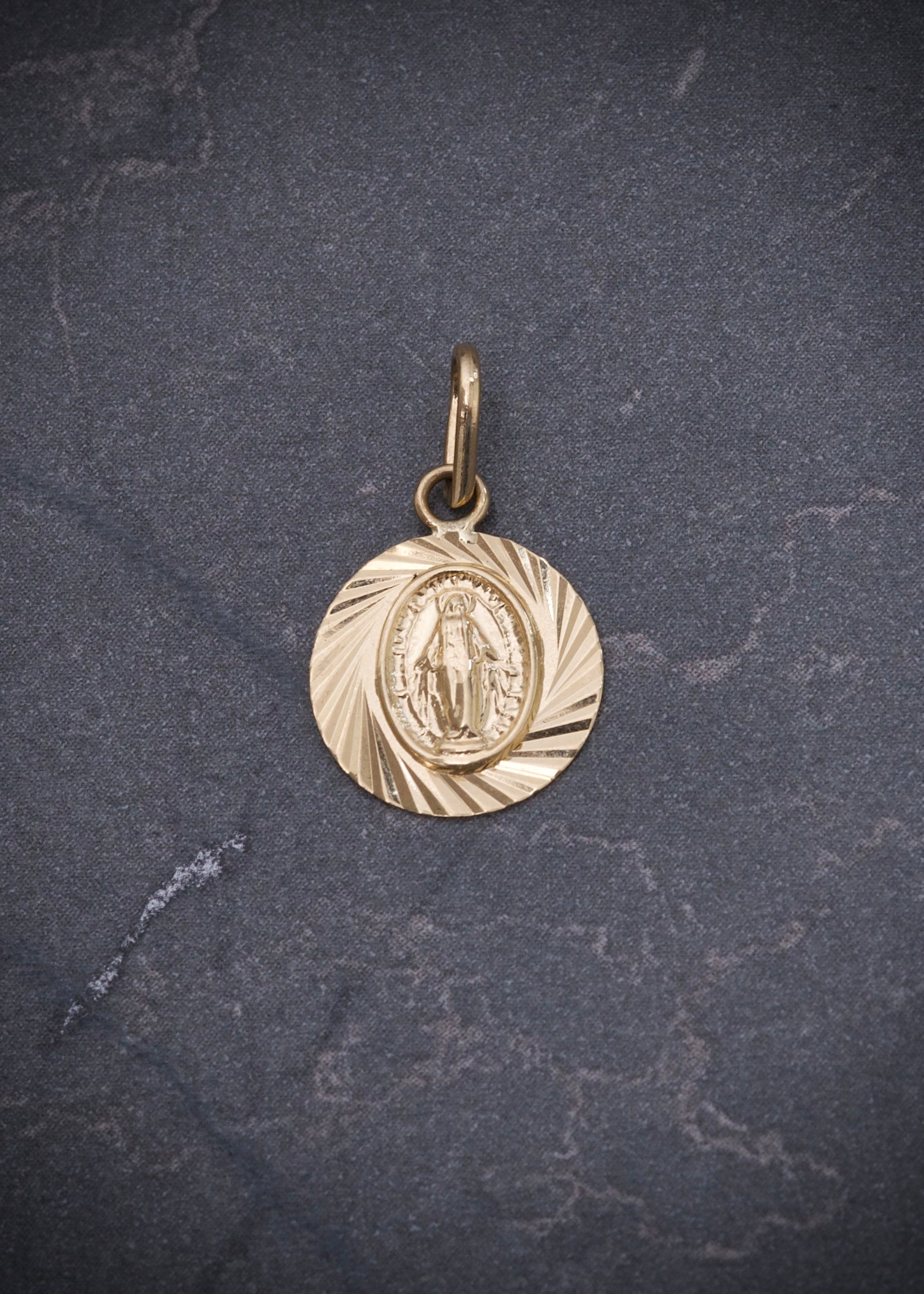 Dije Virgen de la milagrosa 0.85gr / Largo 1.8cm / Oro Amarillo Nac M