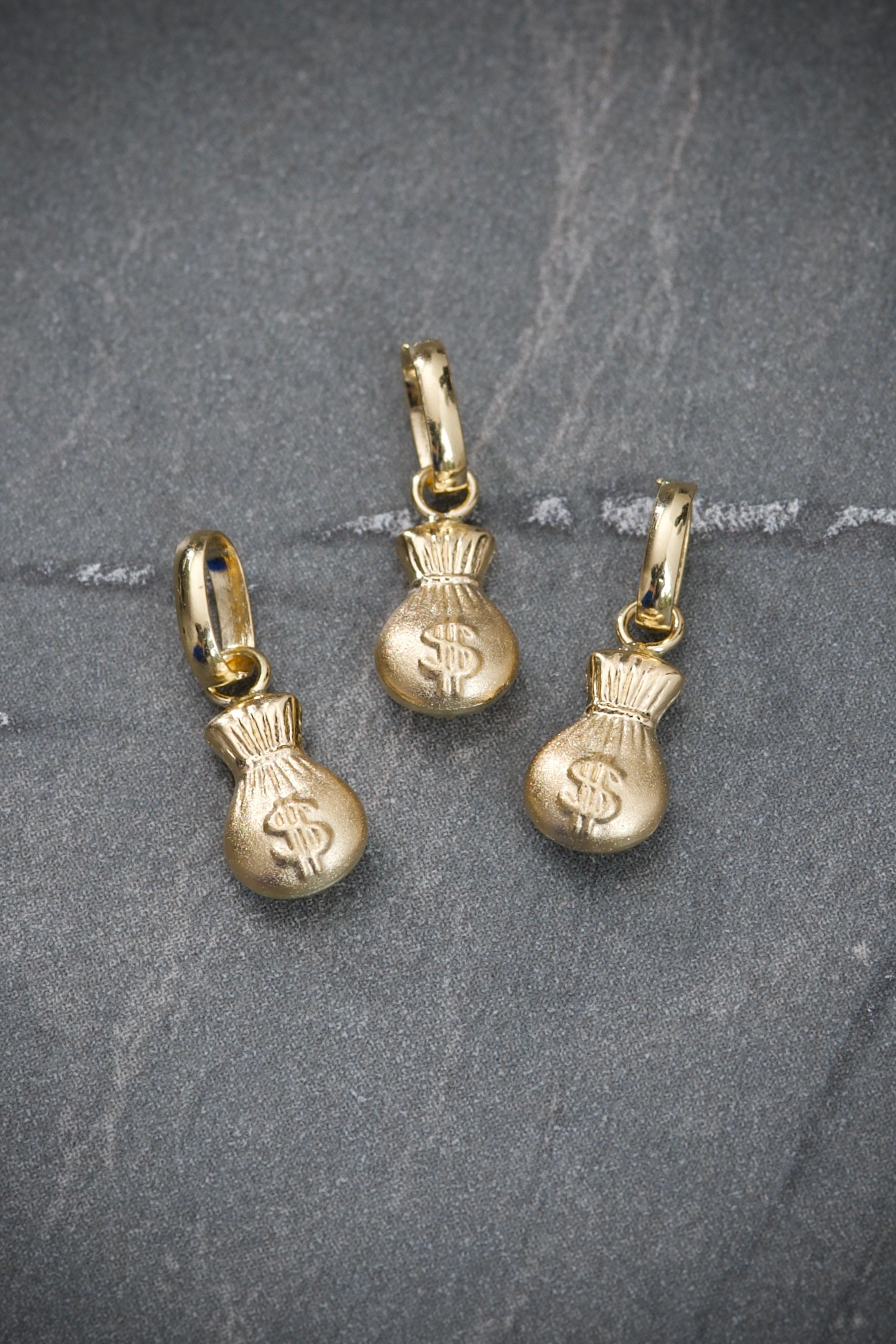 Dije bolsa de dinero 0.3gr / Largo 1.5cm / Oro Amarillo Nac B