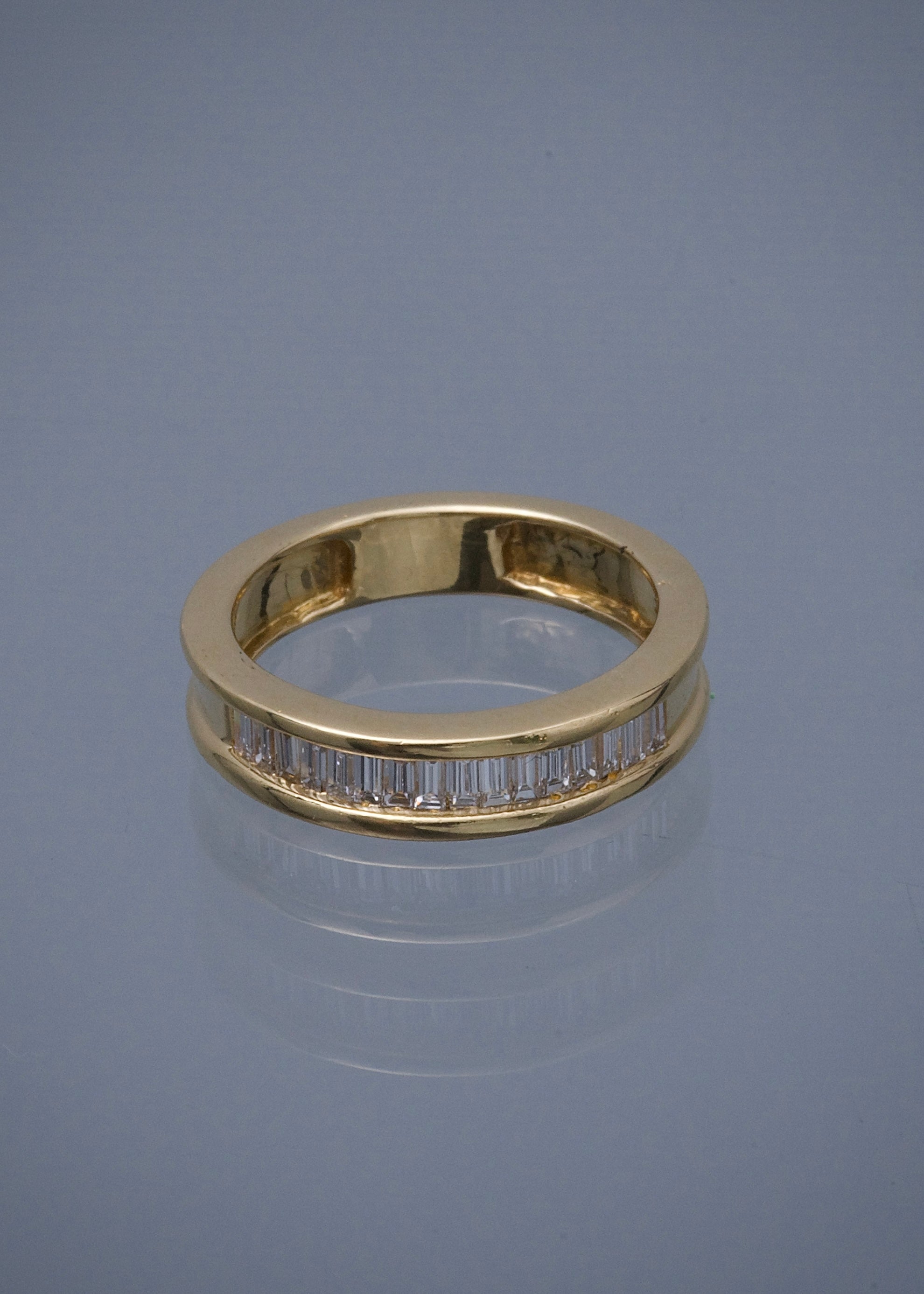 Argolla con 75pts de diamante blanco 6.35gr / TALLA 7 1/4 / Oro Amarillo (Joya) M